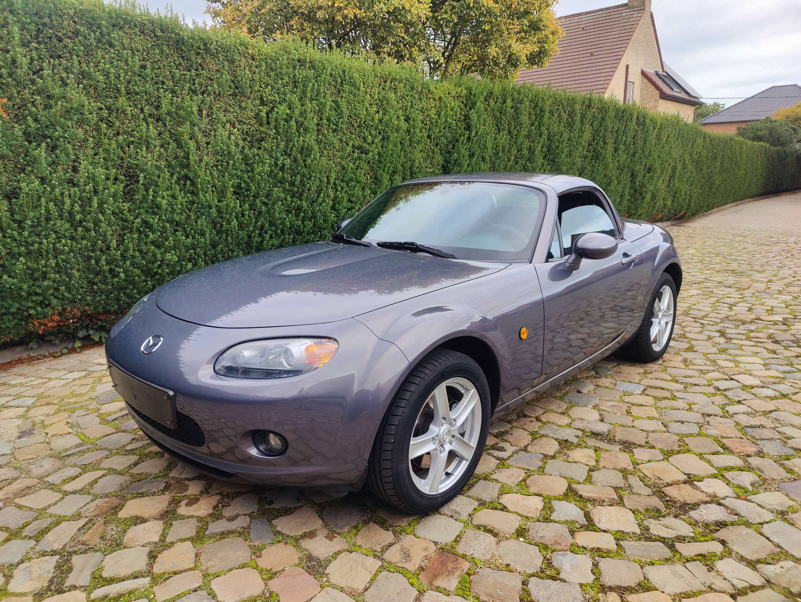 90ecbfeb-7aab-432d-a926-eae4f515fe756-mazda-mx-5-mx-5-roadster-coupe-1-8i-16v-active-20260924.jpg