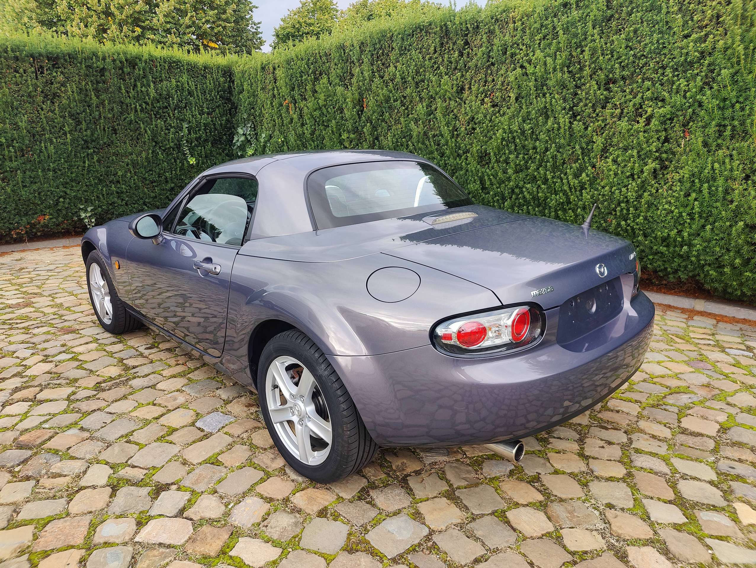 90ecbfeb-7aab-432d-a926-eae4f515fe757-mazda-mx-5-mx-5-roadster-coupe-1-8i-16v-active-20260924.jpg