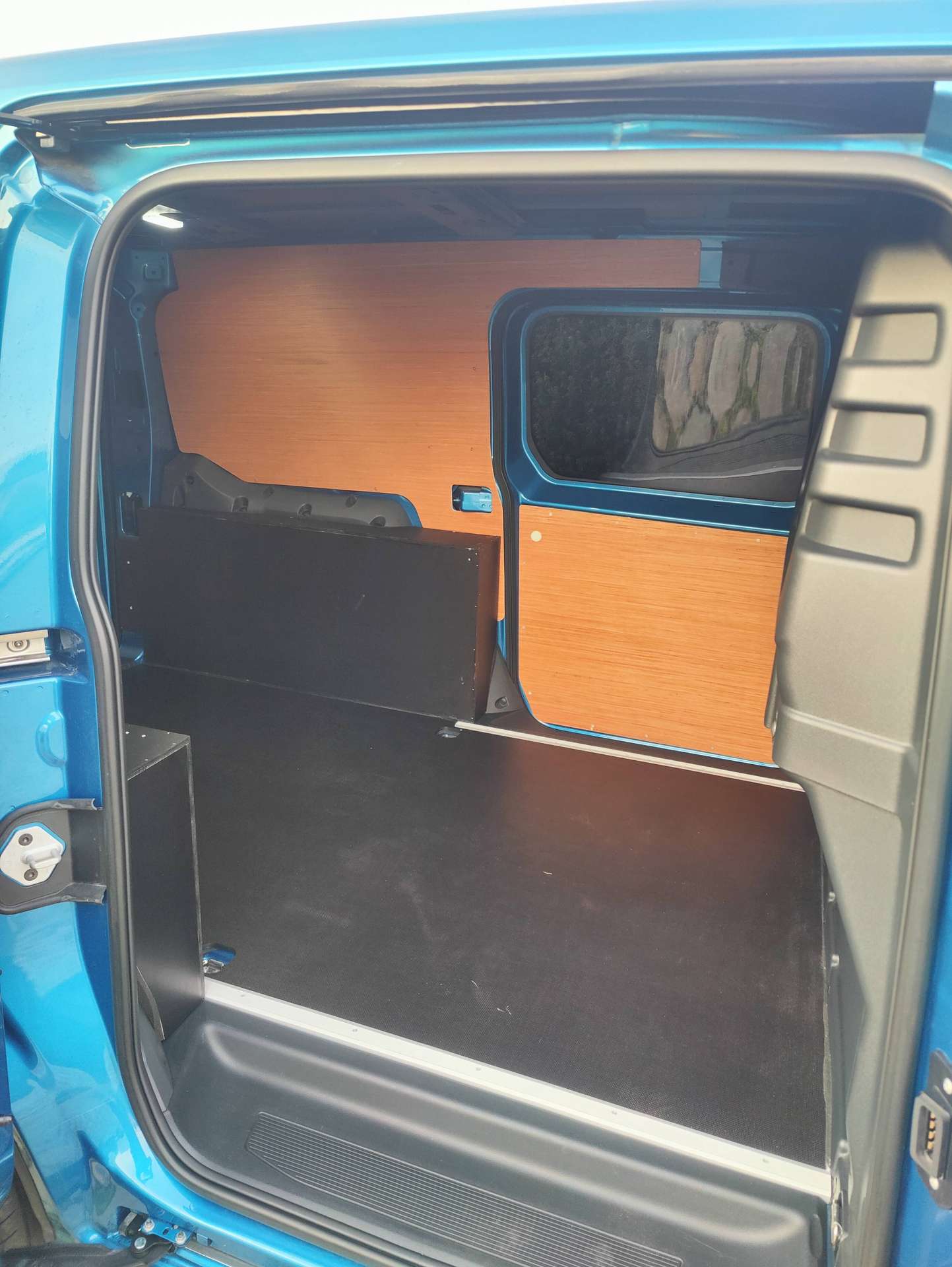 ab43202f-9d6e-447a-8776-c6ace4ef043413-volkswagen-caddy-2-0-tdi-maxi-dsg-20260926.jpg
