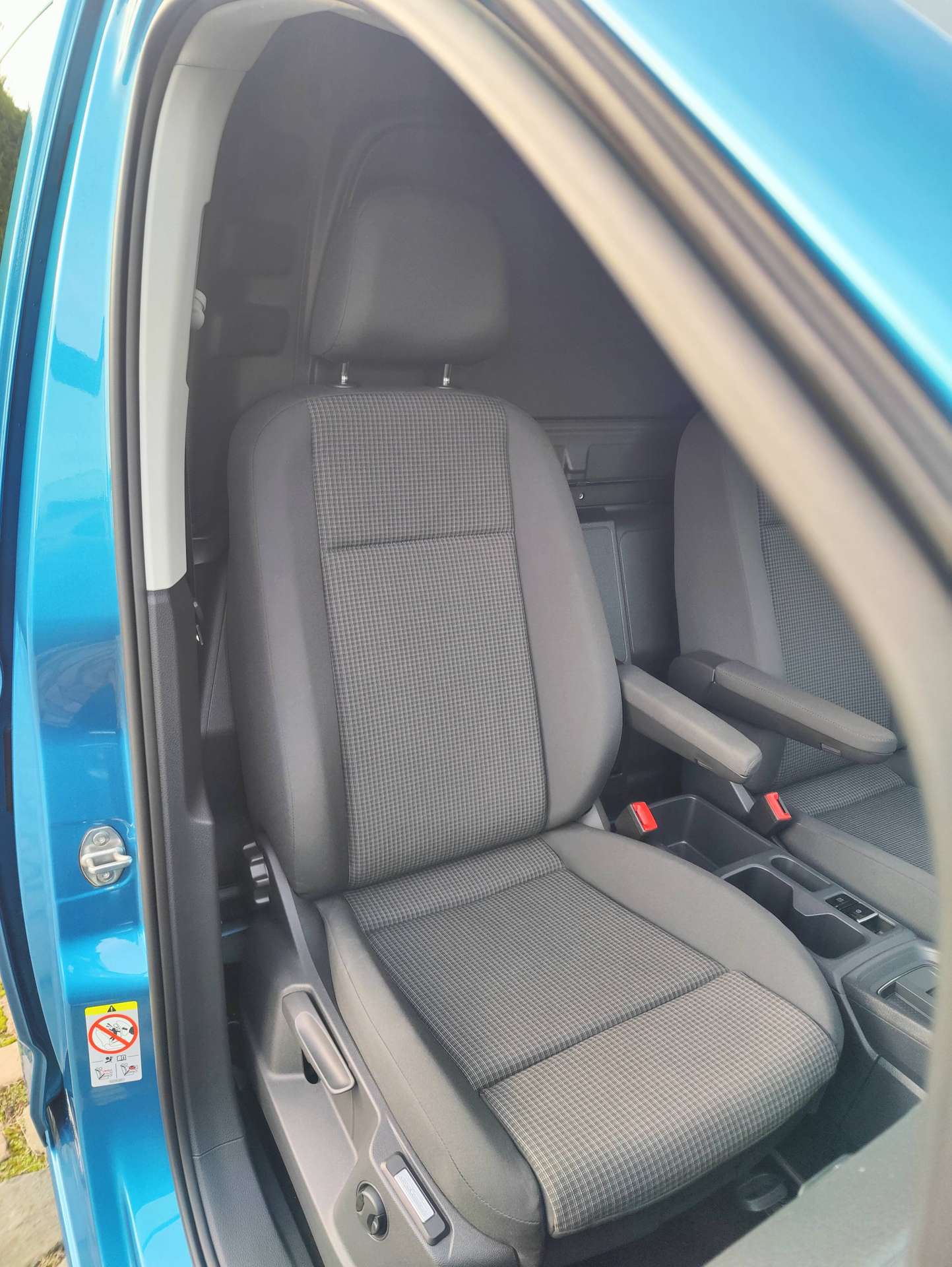 ab43202f-9d6e-447a-8776-c6ace4ef043414-volkswagen-caddy-2-0-tdi-maxi-dsg-20260926.jpg