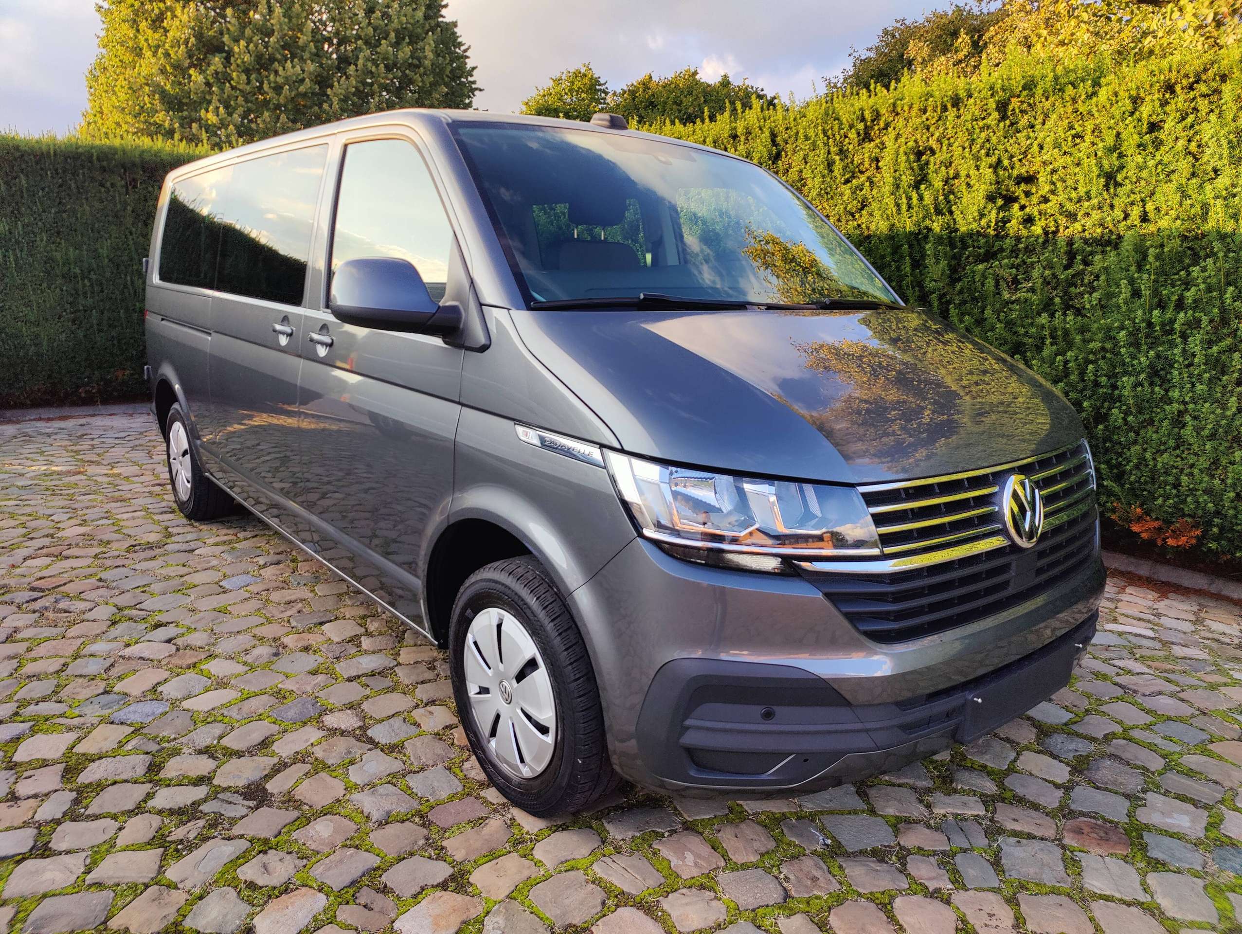 acb5b20f-eba3-4e8a-ba46-f5c742b537701-volkswagen-t6-1-caravelle-2-0-tdi-scr-bmt-dsg-comfortline-9pl-eu6d-20260912.jpg
