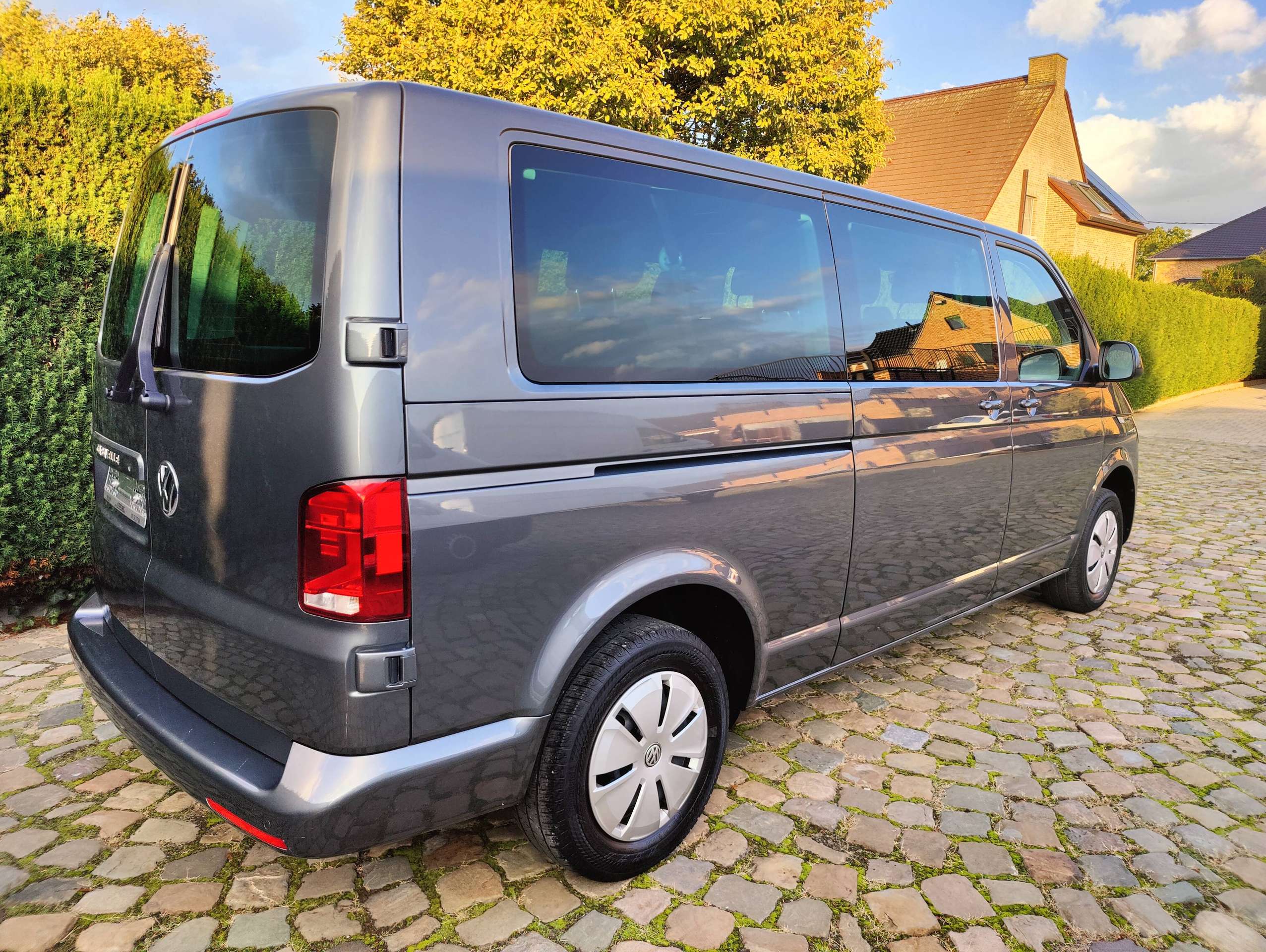 acb5b20f-eba3-4e8a-ba46-f5c742b537707-volkswagen-t6-1-caravelle-2-0-tdi-scr-bmt-dsg-comfortline-9pl-eu6d-20260912.jpg
