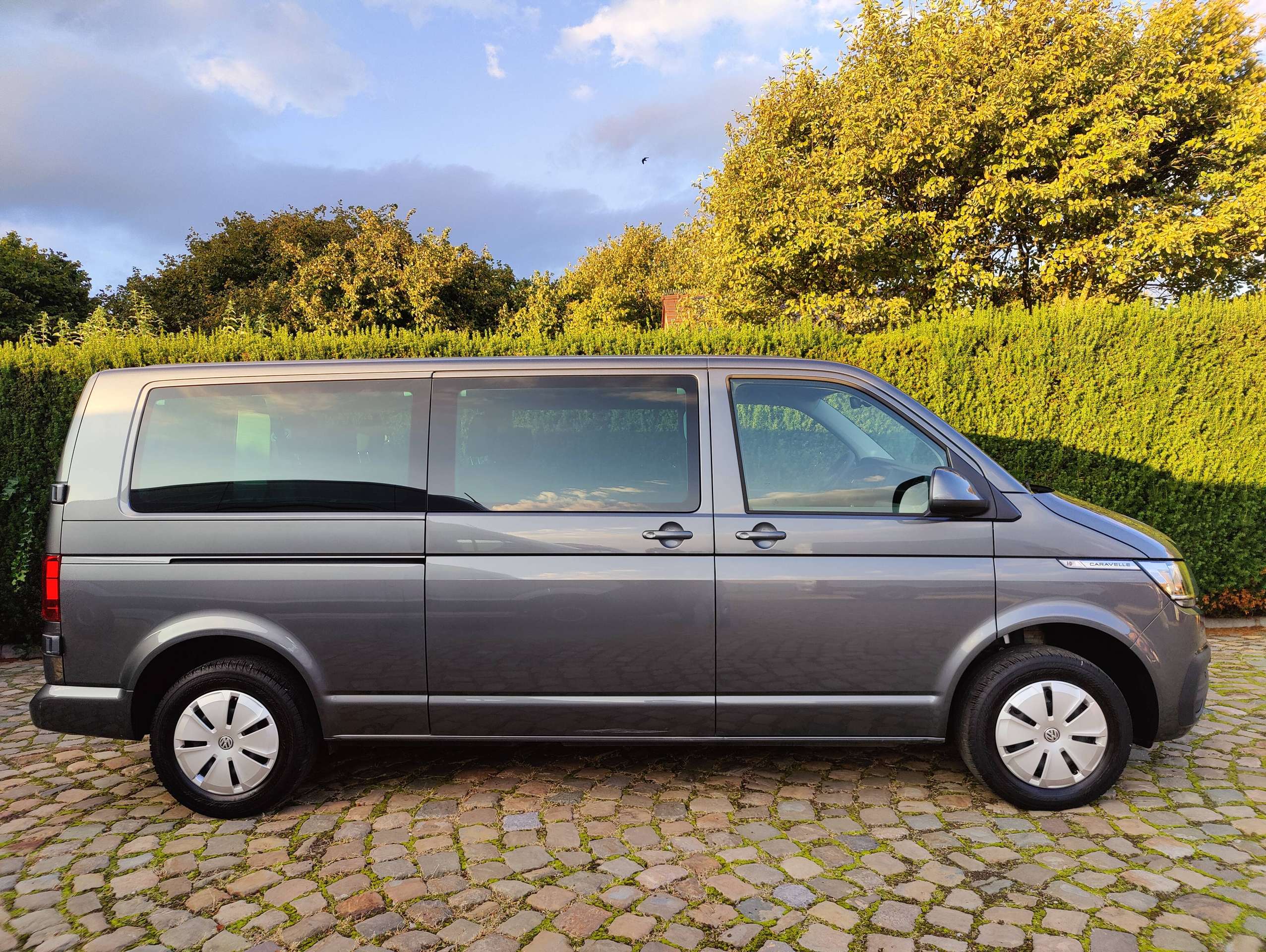 acb5b20f-eba3-4e8a-ba46-f5c742b537708-volkswagen-t6-1-caravelle-2-0-tdi-scr-bmt-dsg-comfortline-9pl-eu6d-20260912.jpg