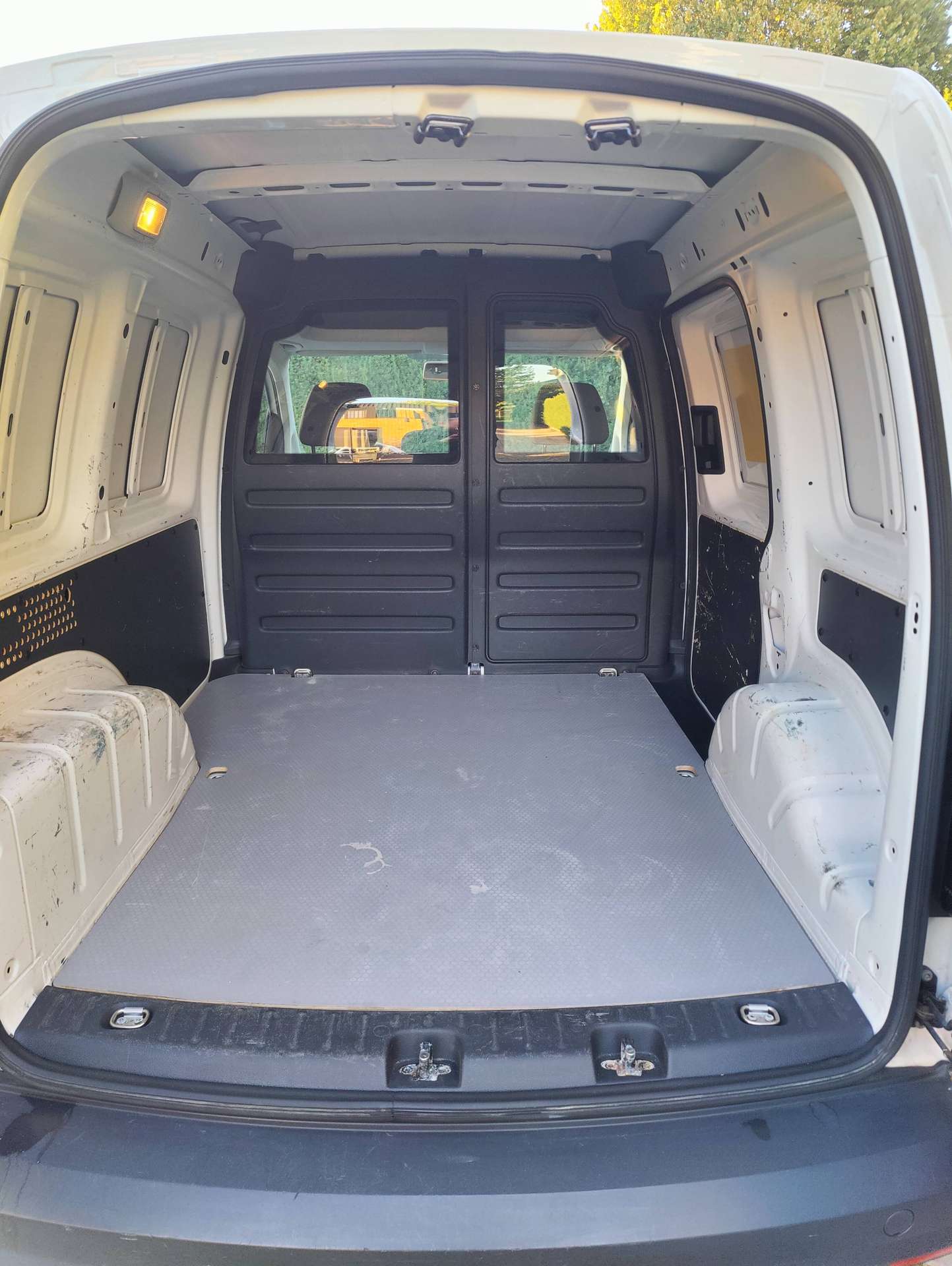 b95fc577-bb38-4a96-9a00-e205842138a811-volkswagen-caddy-2-0-cr-tdi-scr-netto-11529btw-20260922.jpg