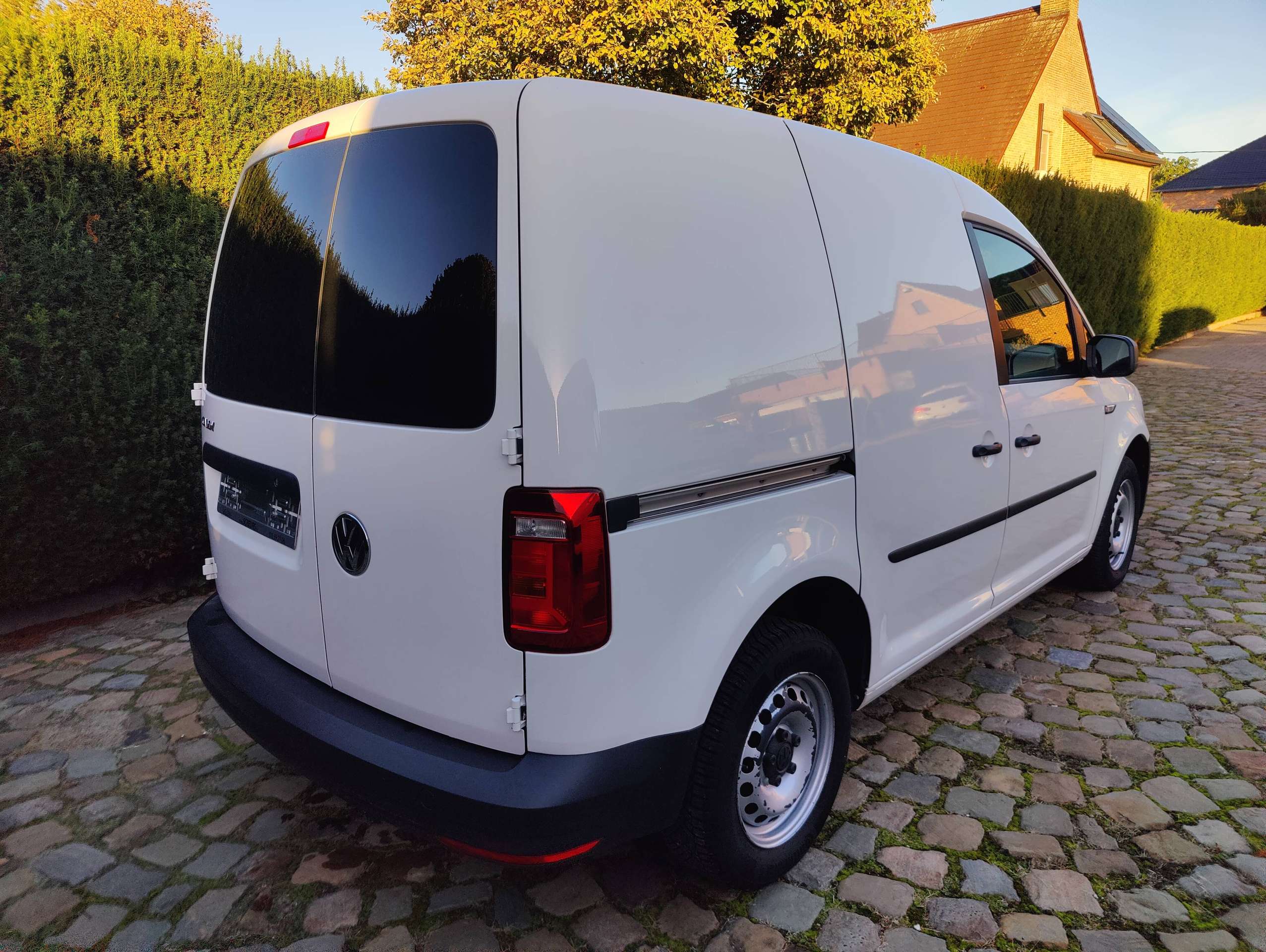 b95fc577-bb38-4a96-9a00-e205842138a87-volkswagen-caddy-2-0-cr-tdi-scr-netto-11529btw-20260922.jpg