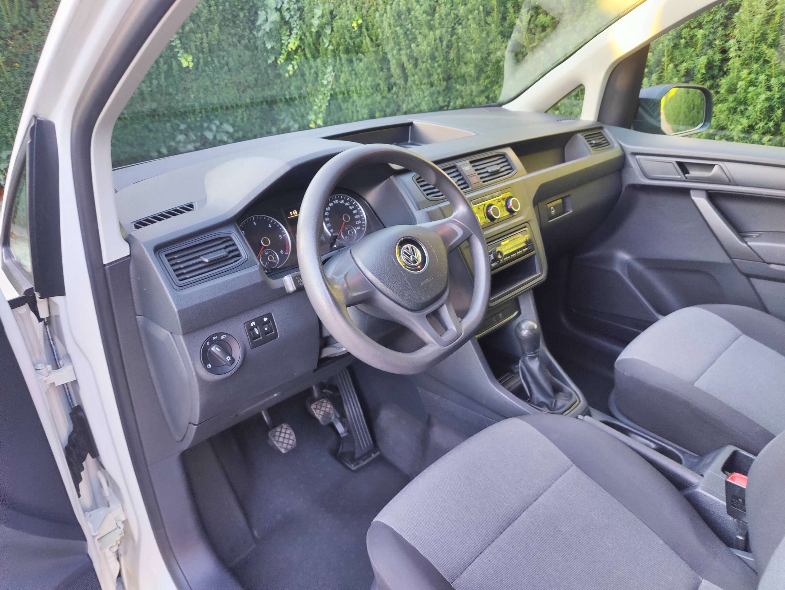 b95fc577-bb38-4a96-9a00-e205842138a89-volkswagen-caddy-2-0-cr-tdi-scr-netto-11529btw-20260922.jpg