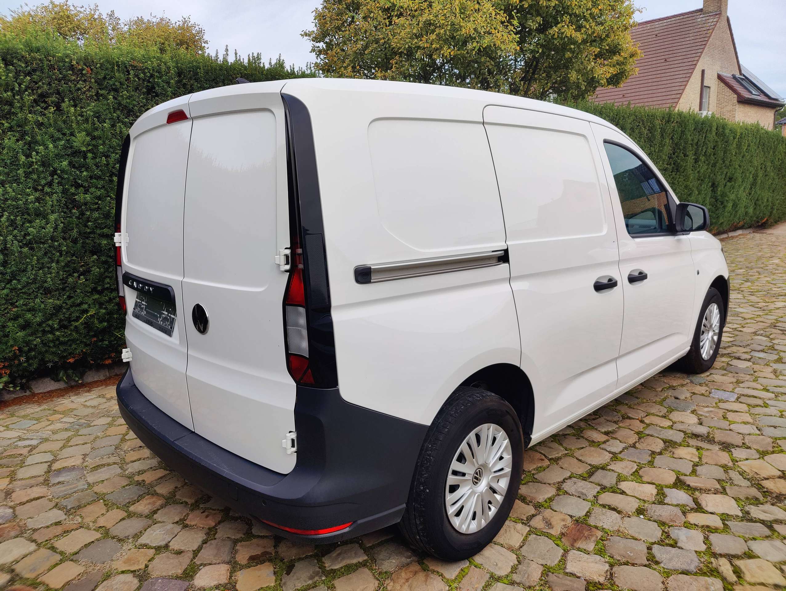 ee10c9f1-0953-42d4-95e9-7d1bd5d62c097-volkswagen-caddy-van-2-0-tdi-20260920.jpg