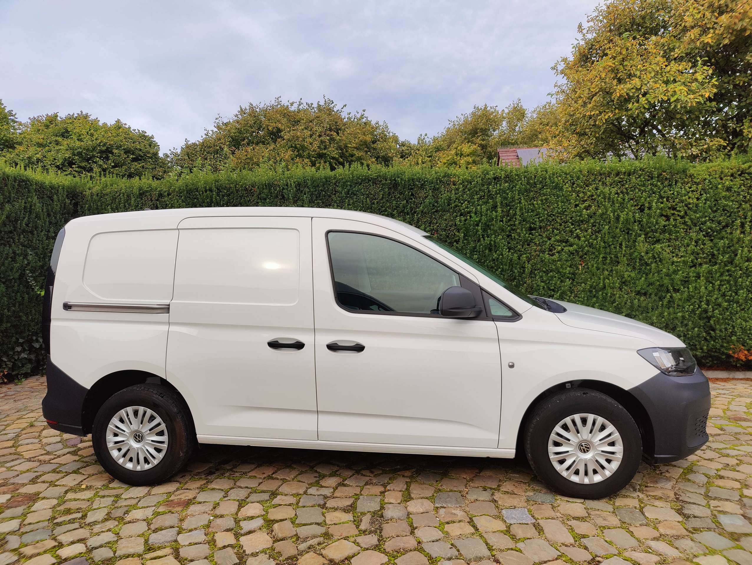 ee10c9f1-0953-42d4-95e9-7d1bd5d62c098-volkswagen-caddy-van-2-0-tdi-20260920.jpg