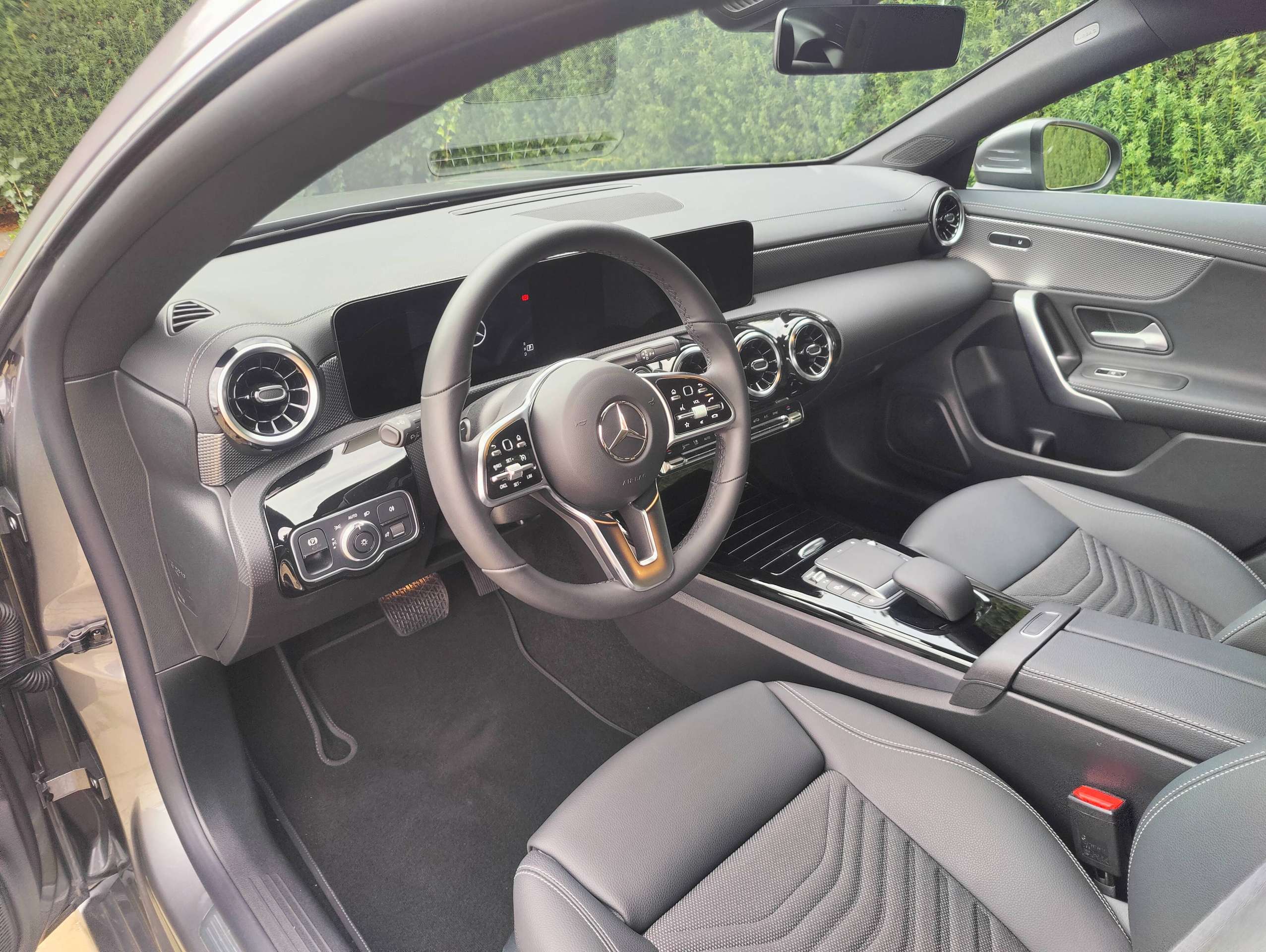 f648a0d9-c388-4d7c-b860-17588ebc71c19-mercedes-benz-cla-200-7g-dct-progressive-120kw-20260924.jpg