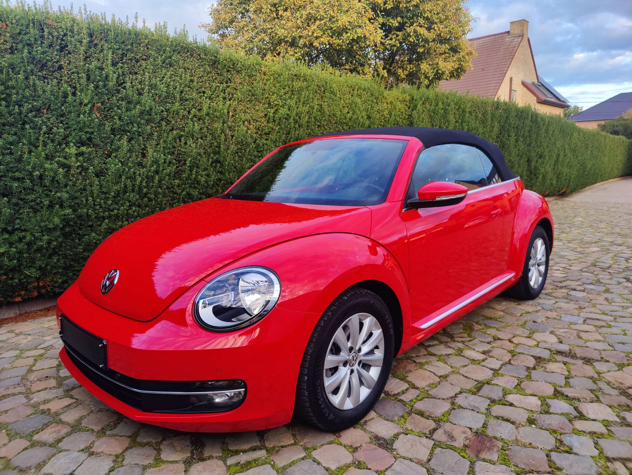 f6655673-ca74-40c7-b8f0-54574058a36d11-volkswagen-beetle-beetle-cabriolet-1-2-tsi-20260924.jpg