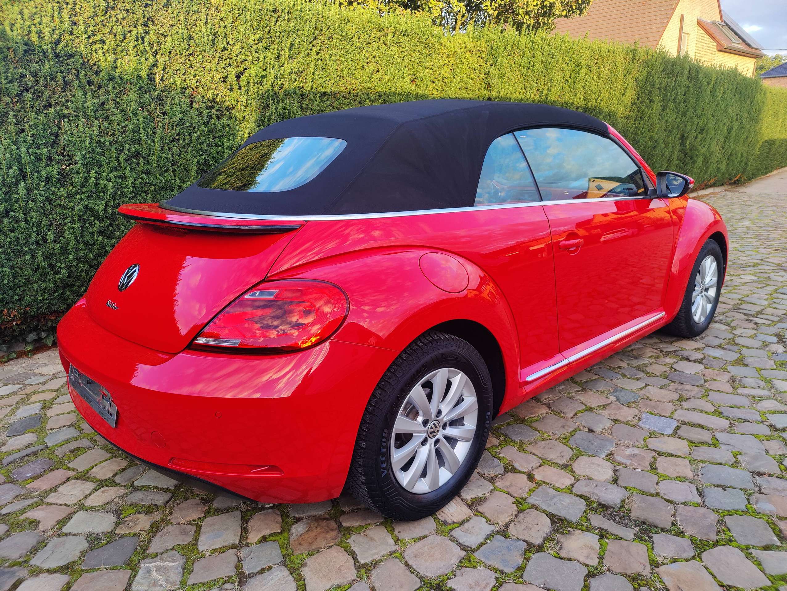 f6655673-ca74-40c7-b8f0-54574058a36d15-volkswagen-beetle-beetle-cabriolet-1-2-tsi-20260924.jpg