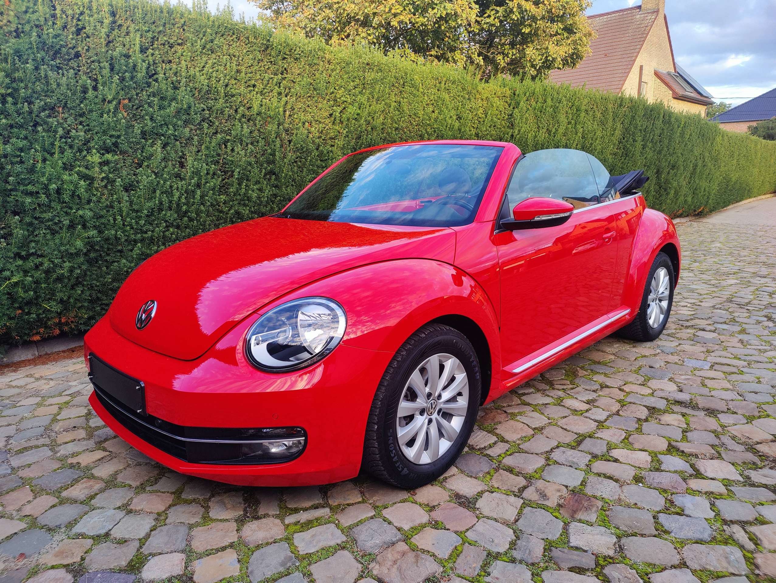 f6655673-ca74-40c7-b8f0-54574058a36d3-volkswagen-beetle-beetle-cabriolet-1-2-tsi-20260924.jpg