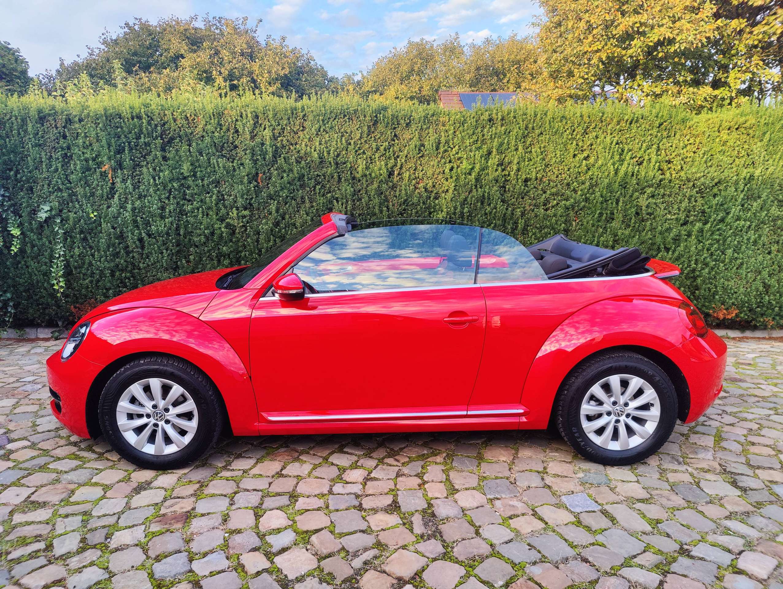 f6655673-ca74-40c7-b8f0-54574058a36d4-volkswagen-beetle-beetle-cabriolet-1-2-tsi-20260924.jpg