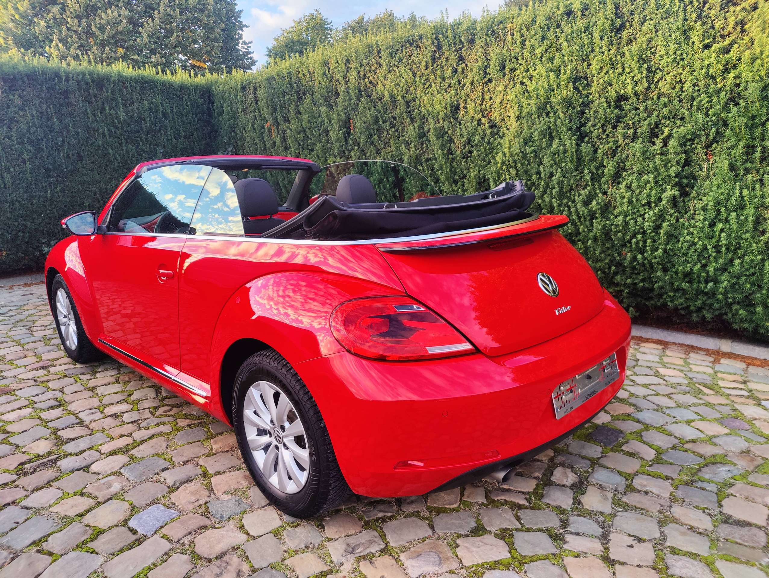 f6655673-ca74-40c7-b8f0-54574058a36d5-volkswagen-beetle-beetle-cabriolet-1-2-tsi-20260924.jpg