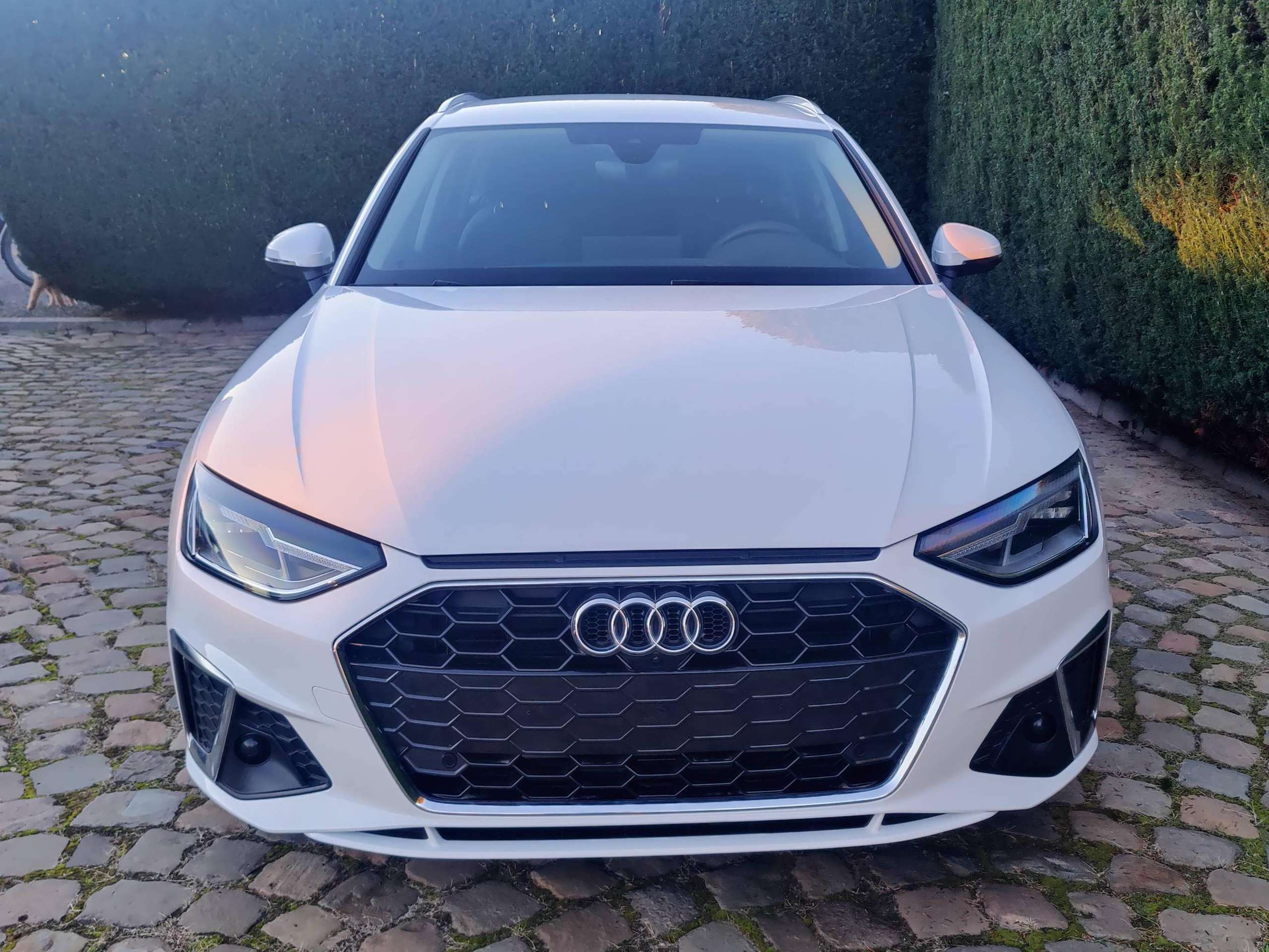 f82948d8-7f65-4296-84dd-e75adc64346c2-audi-a4-a4-avant-35-tfsi-sport-edition-s-line-s-tronic-20260926.jpg