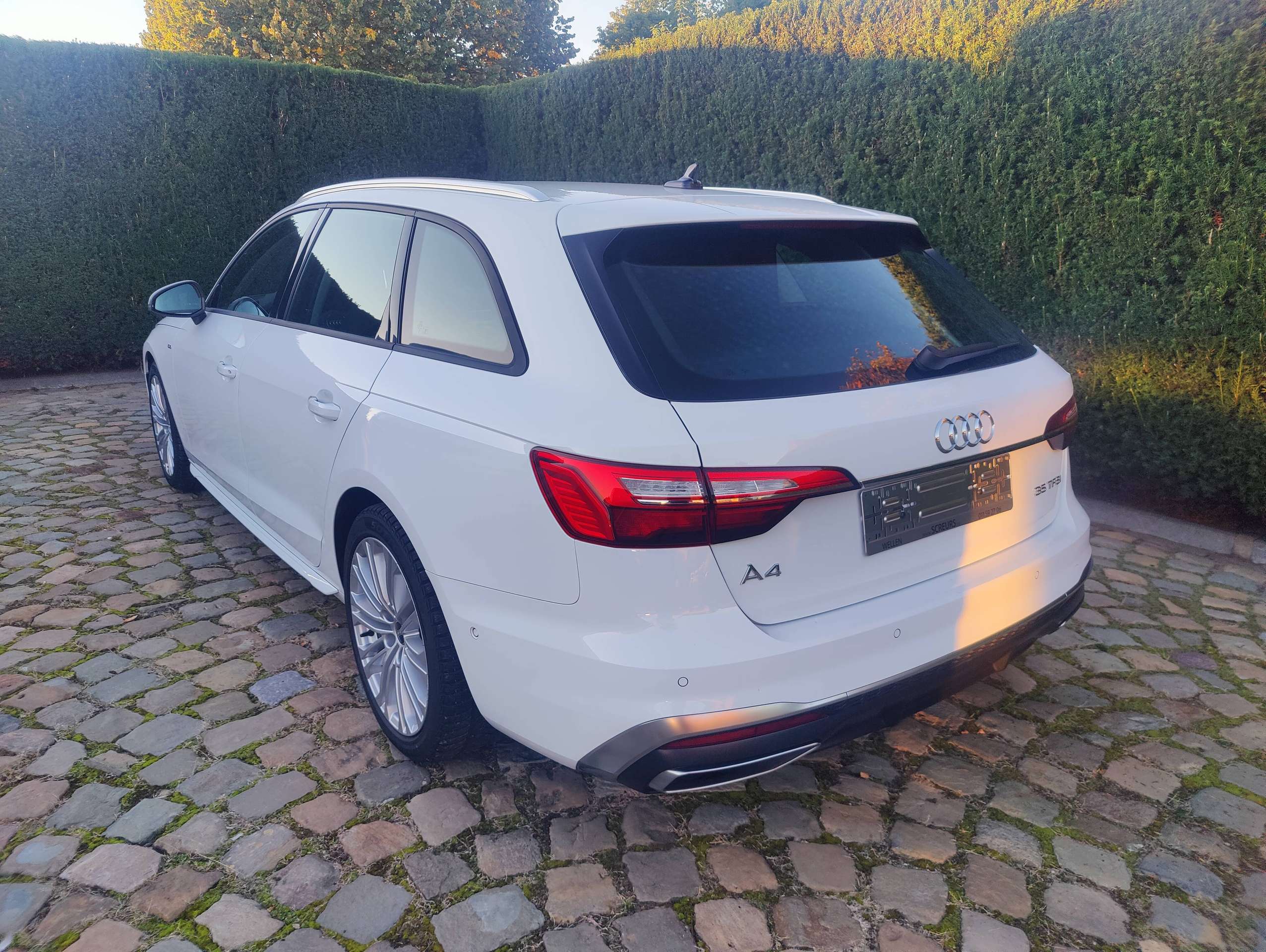f82948d8-7f65-4296-84dd-e75adc64346c5-audi-a4-a4-avant-35-tfsi-sport-edition-s-line-s-tronic-20260926.jpg