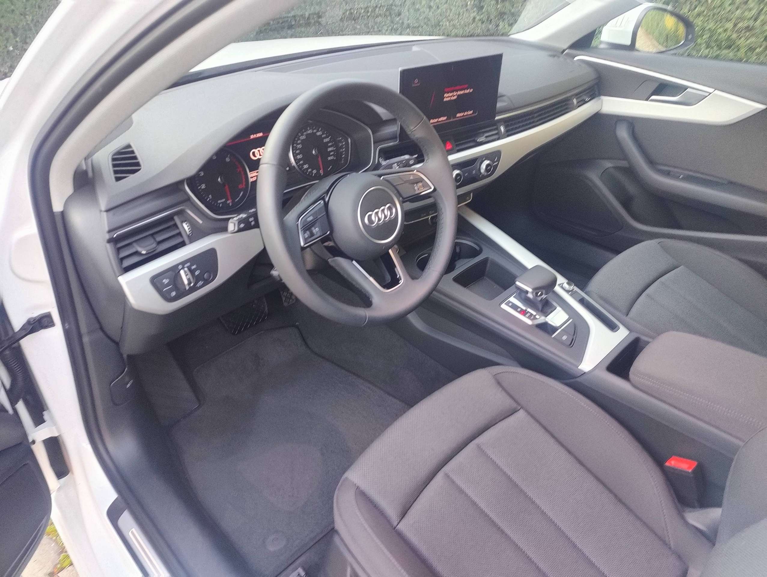 f82948d8-7f65-4296-84dd-e75adc64346c9-audi-a4-a4-avant-35-tfsi-sport-edition-s-line-s-tronic-20260926.jpg