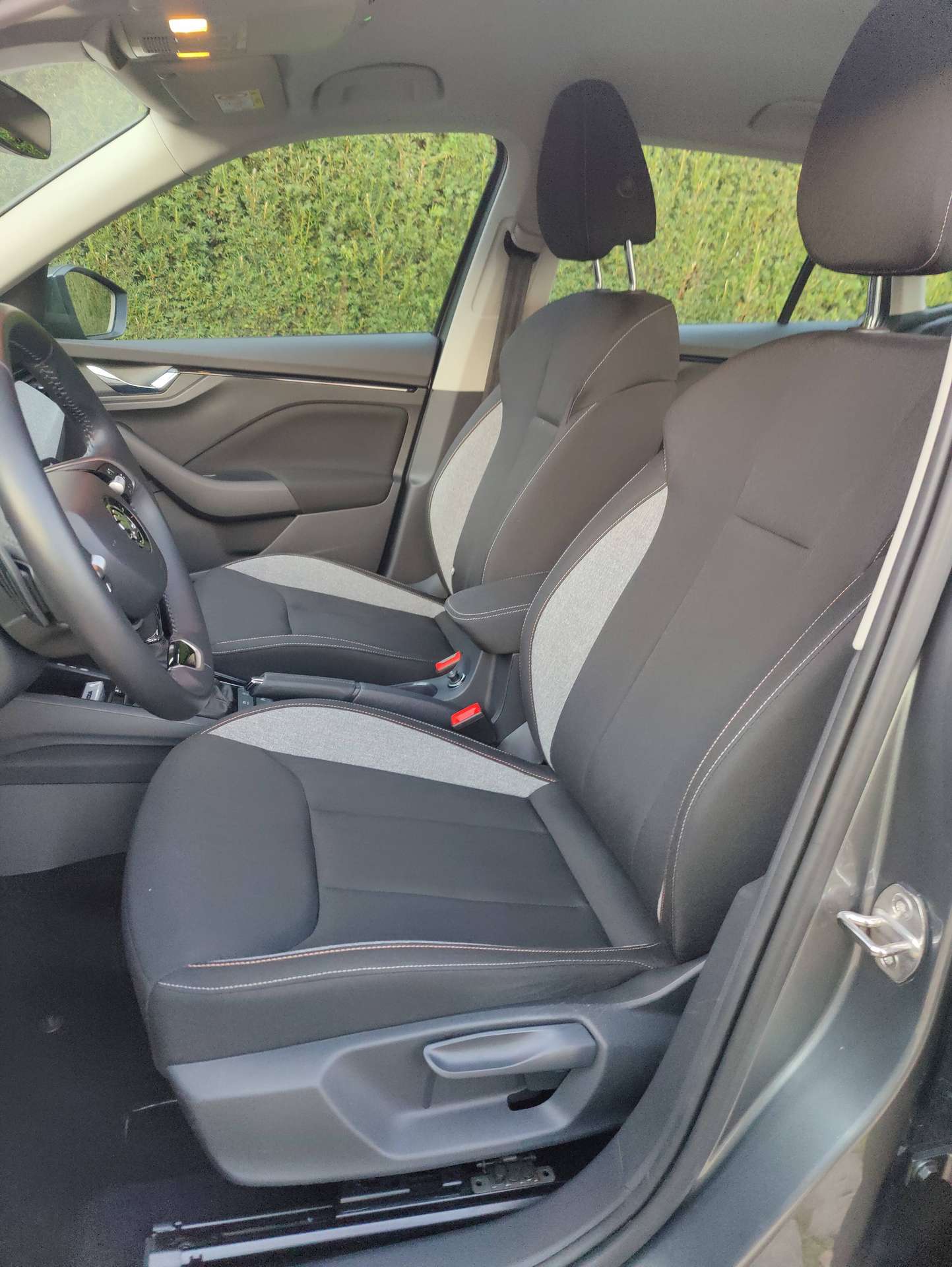 0683ce1b-f67c-4e29-ba73-e5b500dadc0410-skoda-kamiq-kamiq-1-0-tsi-corporate-dsg-corporate-20261003.jpg