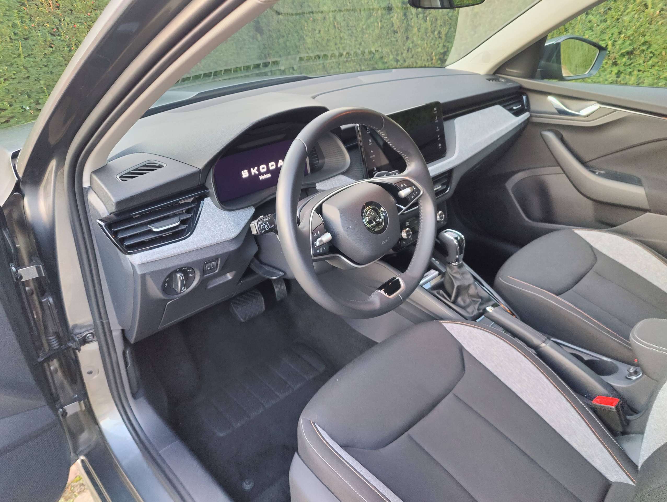0683ce1b-f67c-4e29-ba73-e5b500dadc049-skoda-kamiq-kamiq-1-0-tsi-corporate-dsg-corporate-20261003.jpg