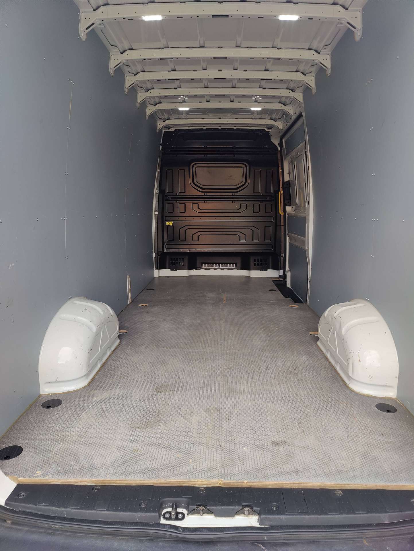 17864b4f-f419-47ec-91e0-5bb0a9ac18f011-volkswagen-crafter-crafter-2-0-cr-tdi-l4h3-navigatieandroid-auto-apple-carplay-20261003.jpg
