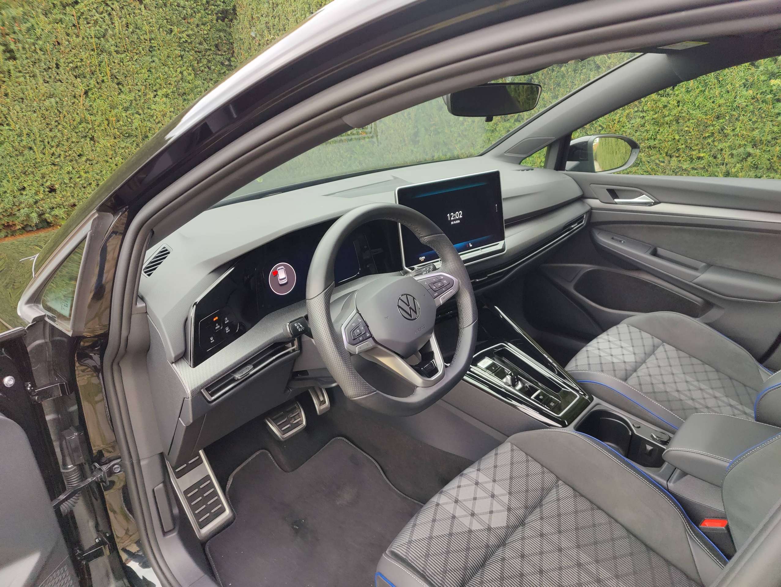 64ba123a-d59a-47fe-8fea-f020a377420210-volkswagen-golf-viii-1-5-etsi-r-line-20261022.jpg
