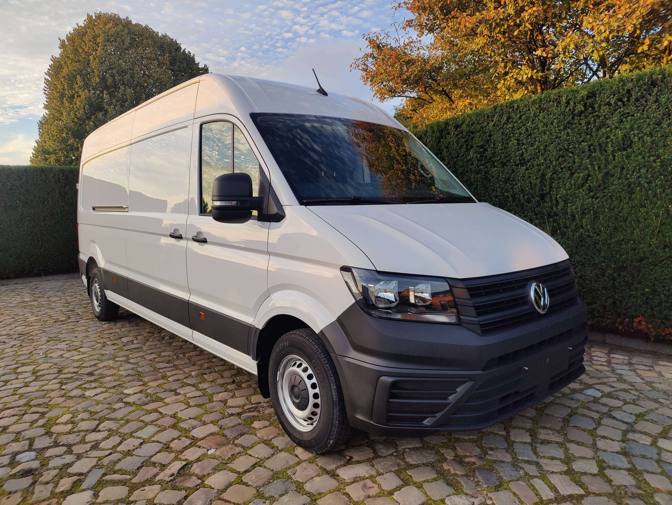 beeb930d-ab00-4c3f-80e2-efb07e91d0651-volkswagen-crafter-crafter-2-0-cr-tdi-l4h3-aut-20261003.jpg