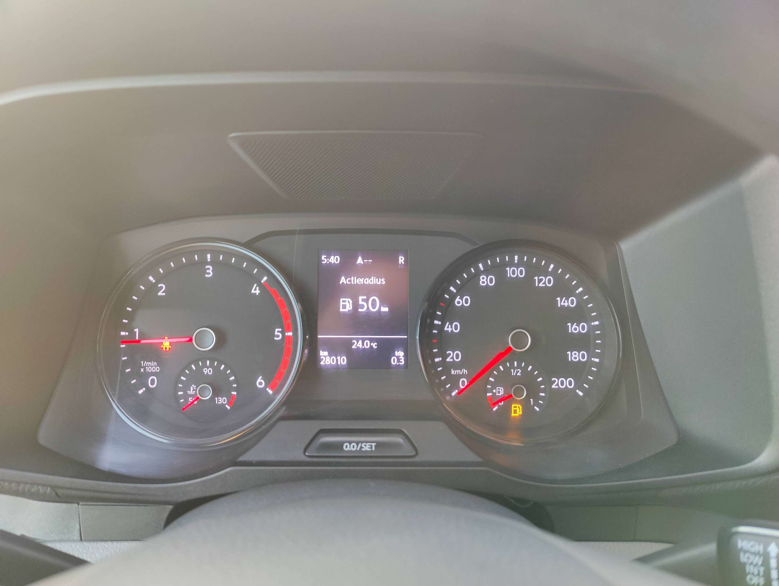 beeb930d-ab00-4c3f-80e2-efb07e91d06514-volkswagen-crafter-crafter-2-0-cr-tdi-l4h3-aut-20261003.jpg