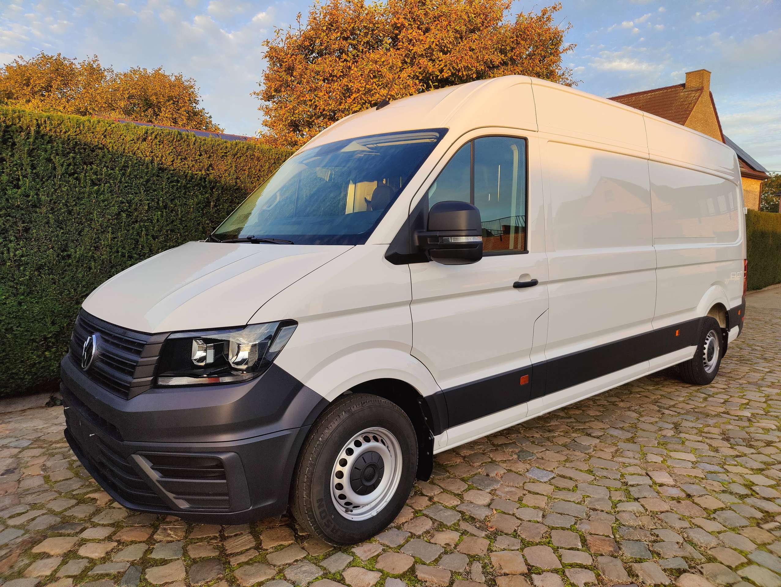 beeb930d-ab00-4c3f-80e2-efb07e91d0653-volkswagen-crafter-crafter-2-0-cr-tdi-l4h3-aut-20261003.jpg