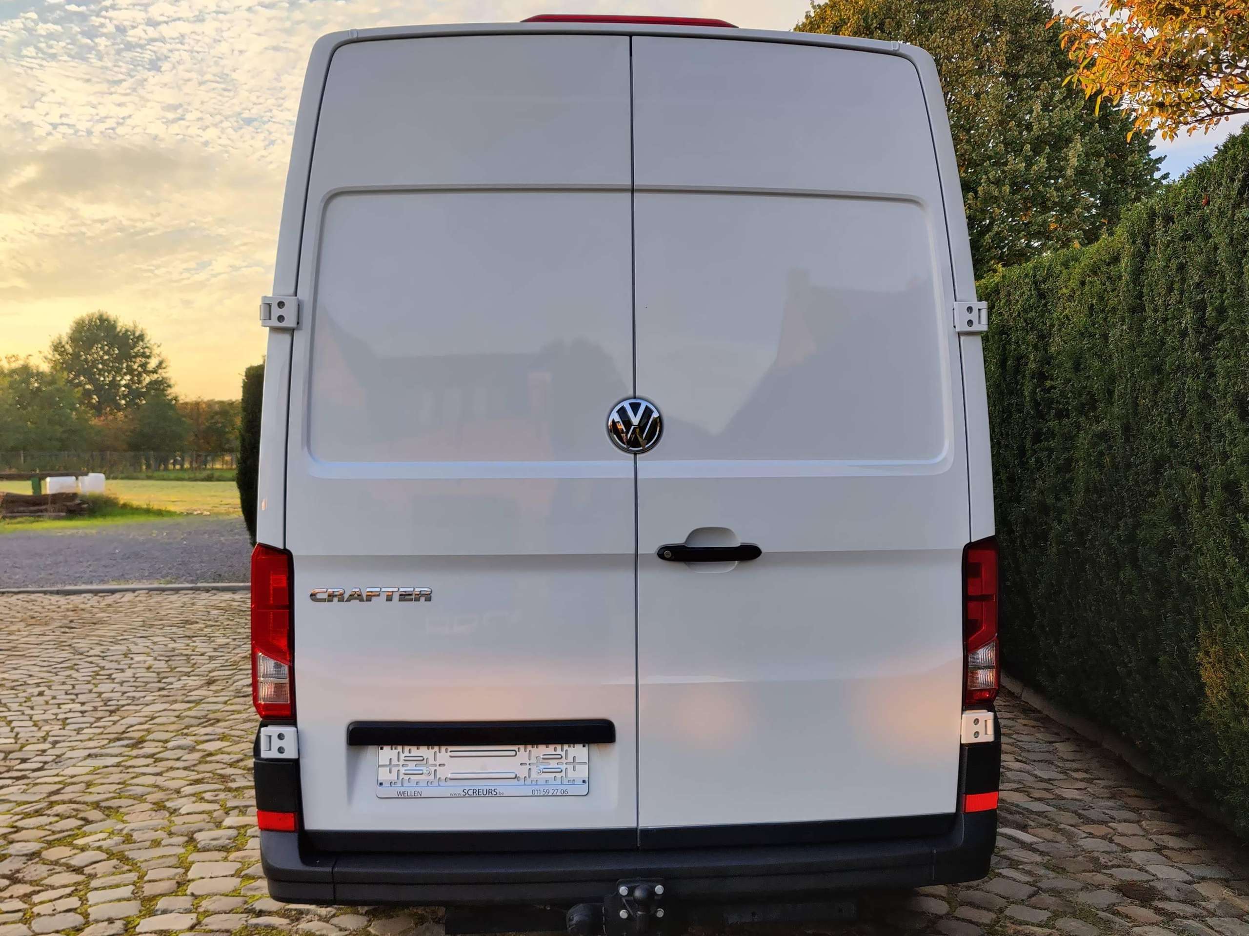 beeb930d-ab00-4c3f-80e2-efb07e91d0656-volkswagen-crafter-crafter-2-0-cr-tdi-l4h3-aut-20261003.jpg