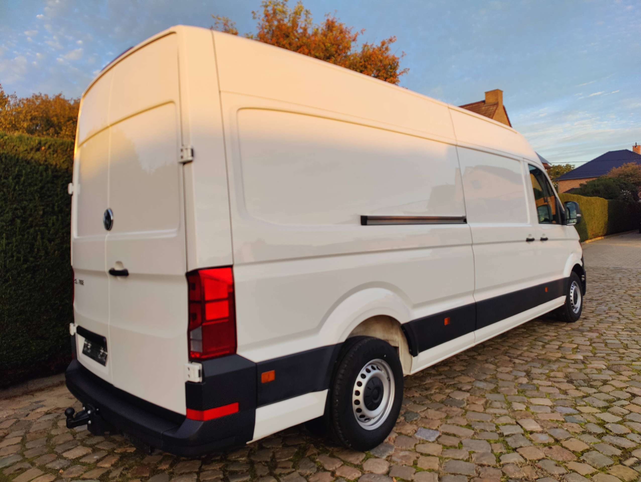 beeb930d-ab00-4c3f-80e2-efb07e91d0657-volkswagen-crafter-crafter-2-0-cr-tdi-l4h3-aut-20261003.jpg
