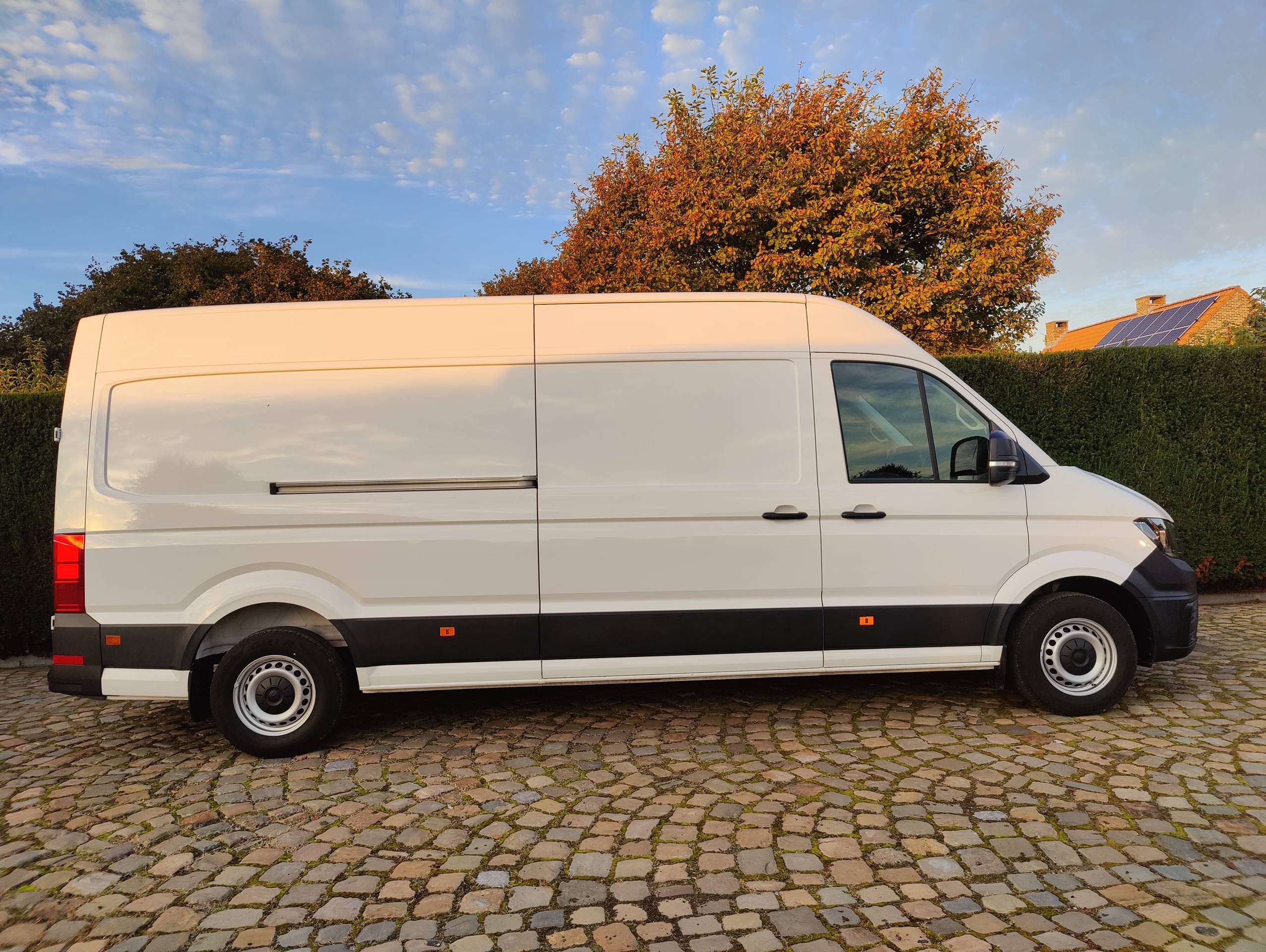 beeb930d-ab00-4c3f-80e2-efb07e91d0658-volkswagen-crafter-crafter-2-0-cr-tdi-l4h3-aut-20261003.jpg