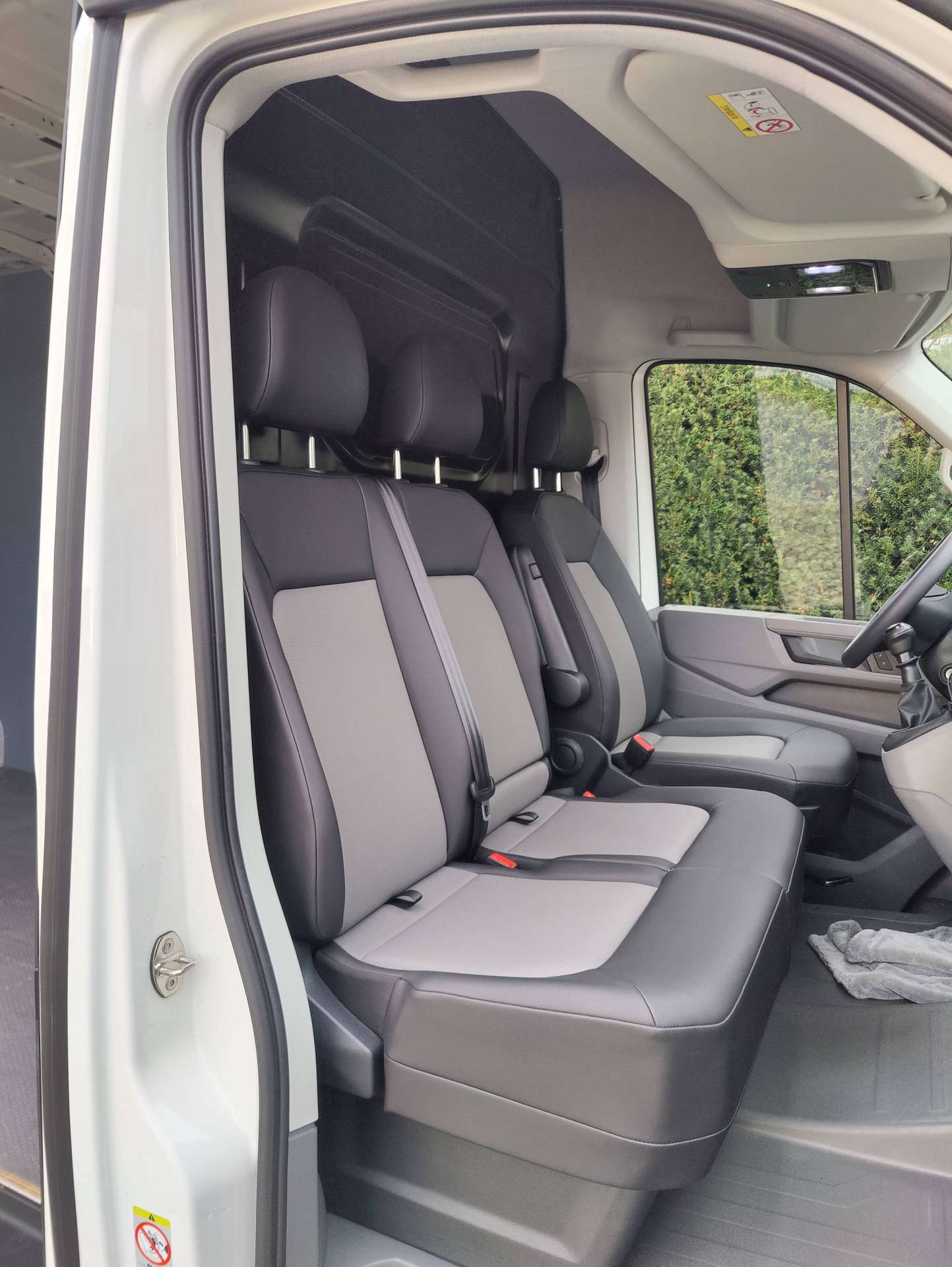 c09790ea-ab84-43cf-8bd3-311112a0303b13-volkswagen-crafter-crafter-2-0-cr-tdi-l4h3-euvi-e-20261020.jpg