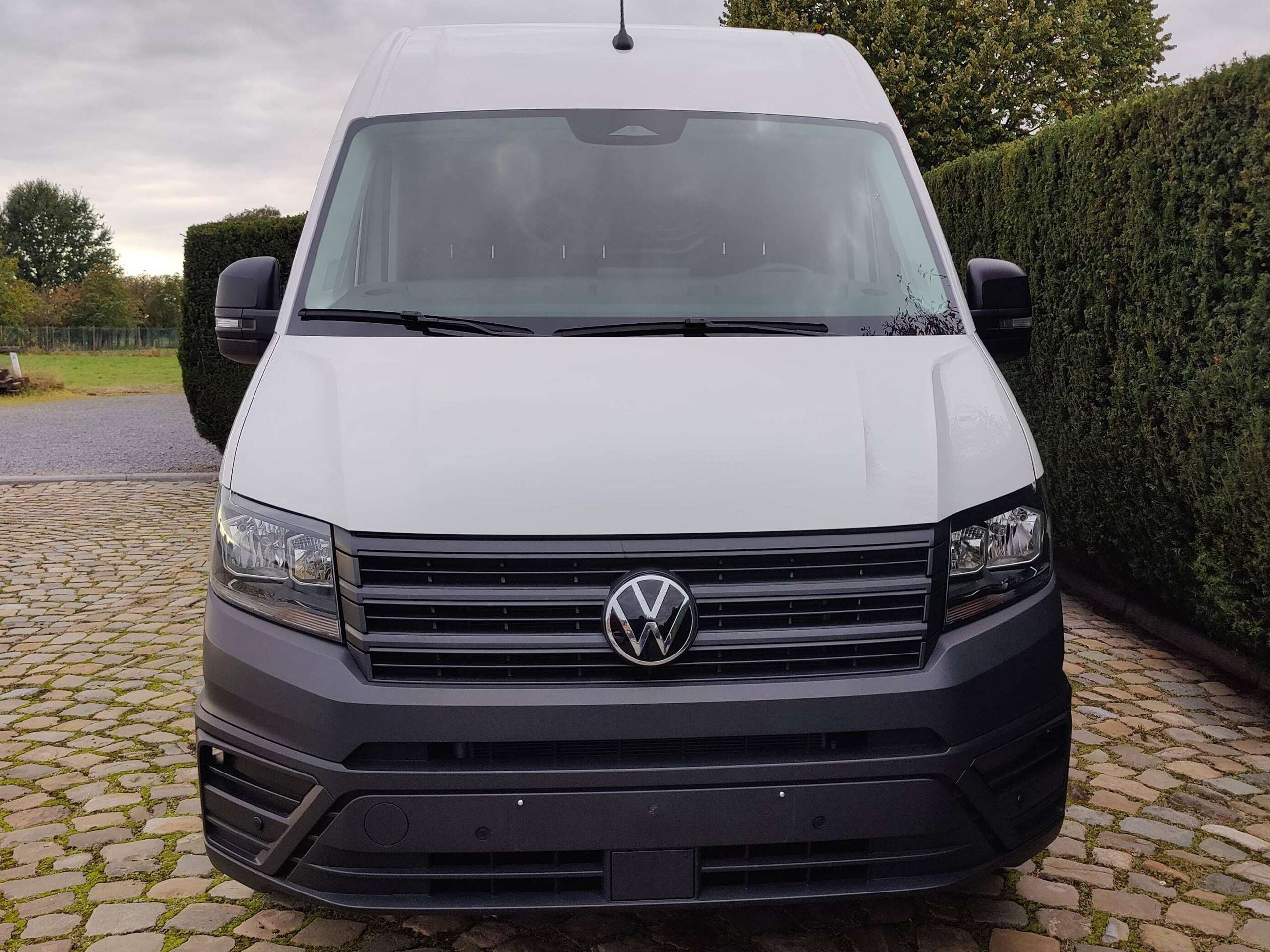 c09790ea-ab84-43cf-8bd3-311112a0303b2-volkswagen-crafter-crafter-2-0-cr-tdi-l4h3-euvi-e-20261020.jpg