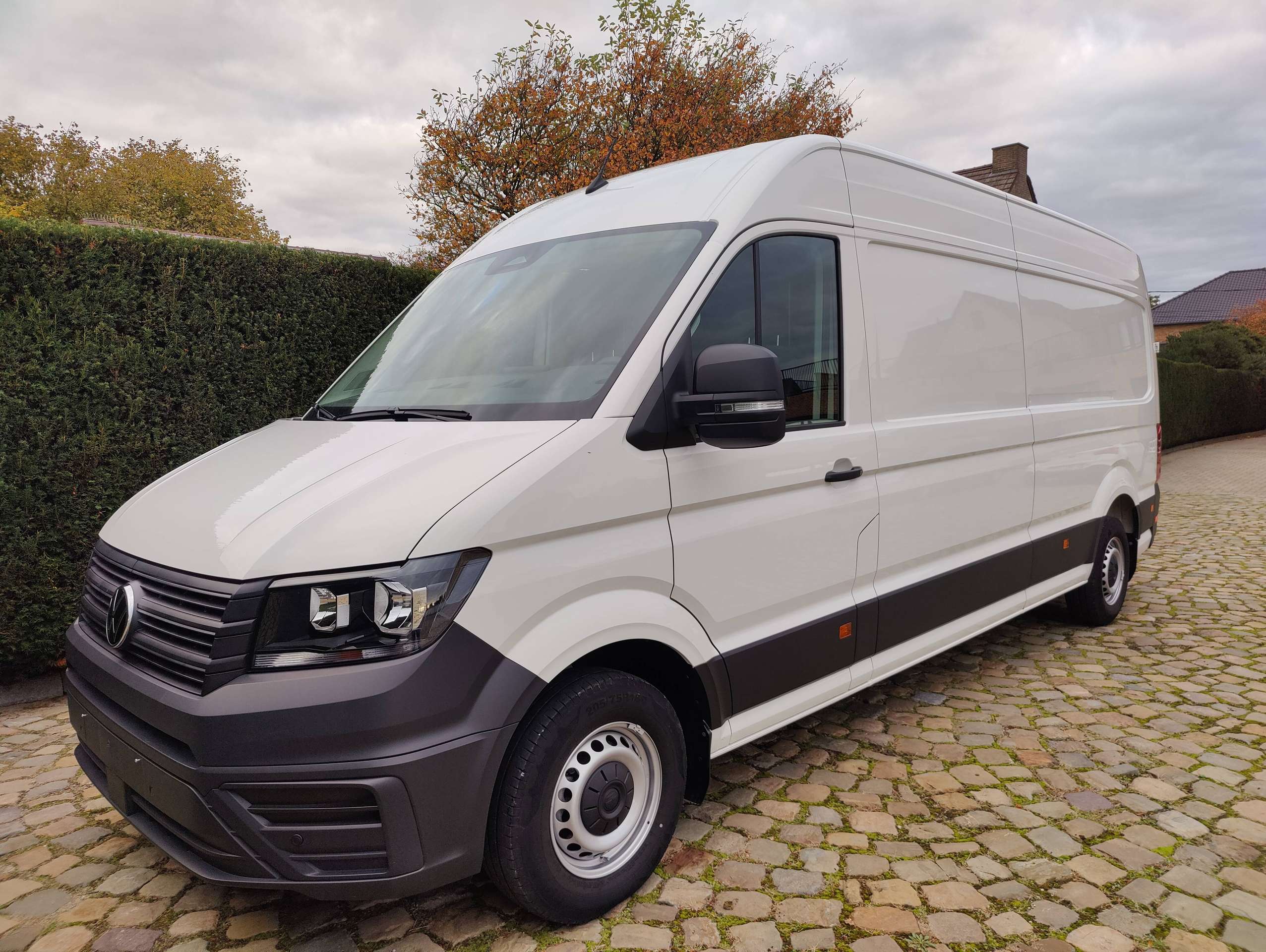 c09790ea-ab84-43cf-8bd3-311112a0303b3-volkswagen-crafter-crafter-2-0-cr-tdi-l4h3-euvi-e-20261020.jpg