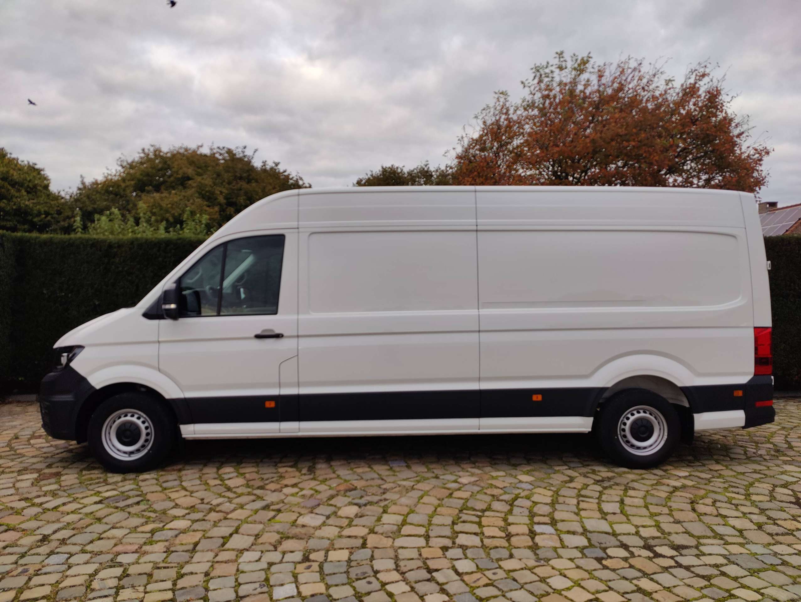c09790ea-ab84-43cf-8bd3-311112a0303b4-volkswagen-crafter-crafter-2-0-cr-tdi-l4h3-euvi-e-20261020.jpg