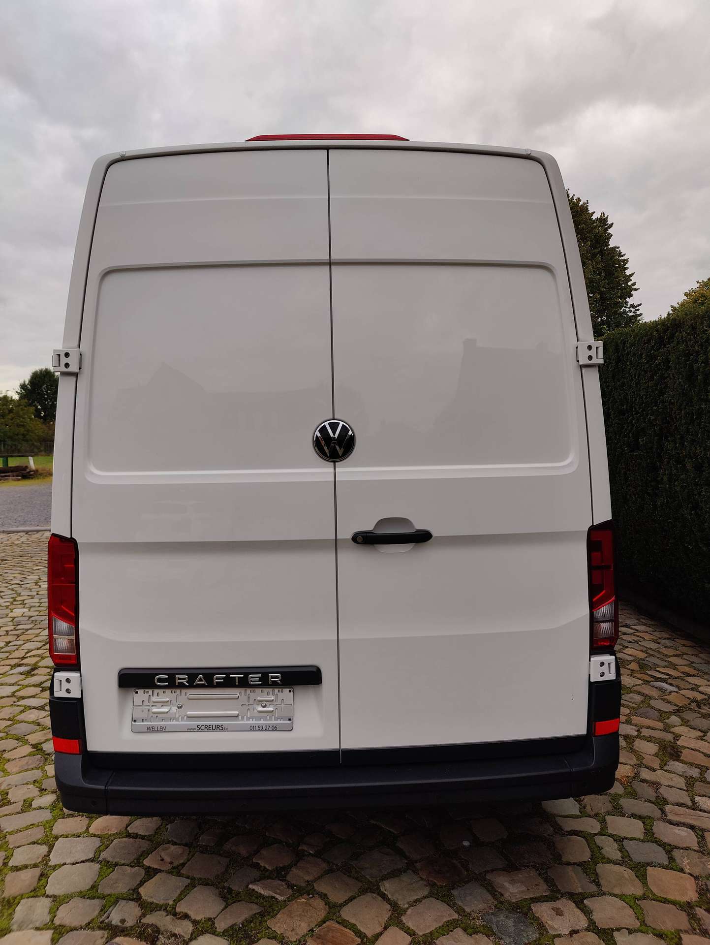 c09790ea-ab84-43cf-8bd3-311112a0303b6-volkswagen-crafter-crafter-2-0-cr-tdi-l4h3-euvi-e-20261020.jpg
