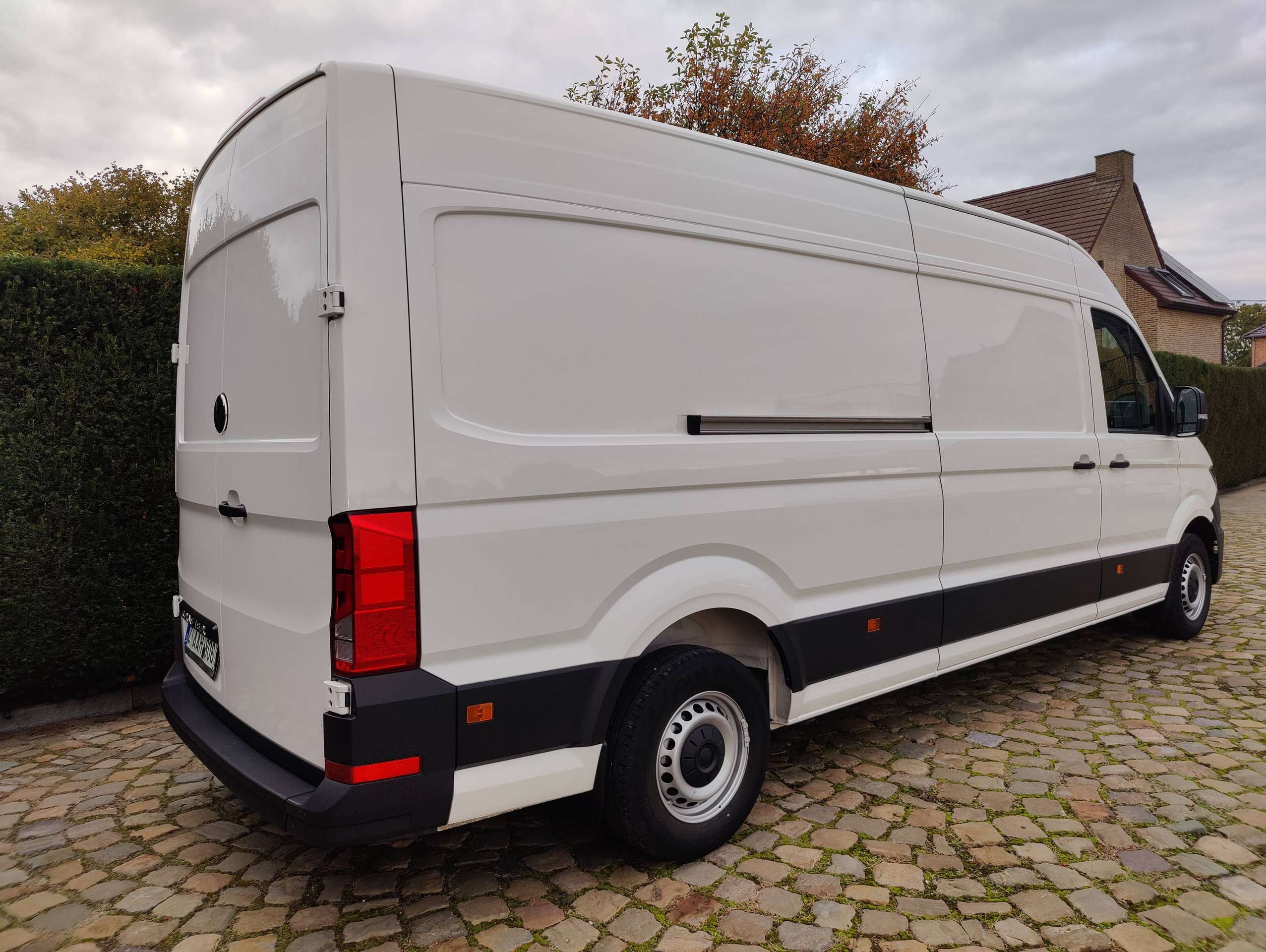 c09790ea-ab84-43cf-8bd3-311112a0303b7-volkswagen-crafter-crafter-2-0-cr-tdi-l4h3-euvi-e-20261020.jpg