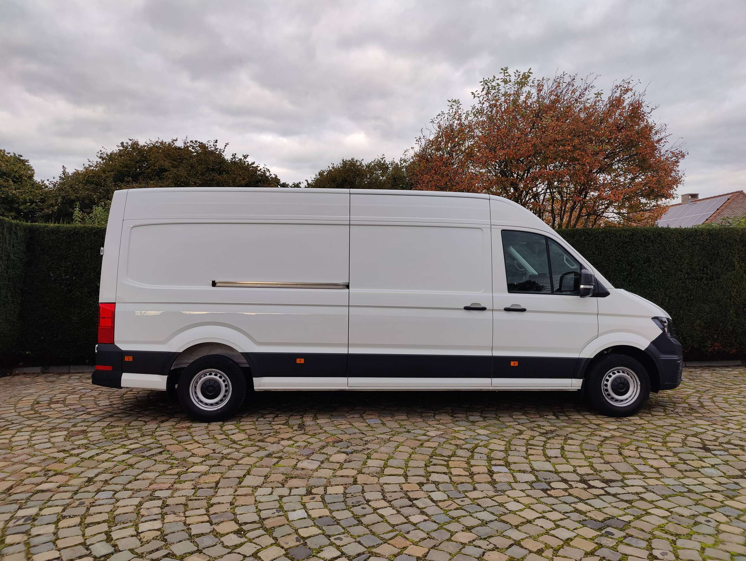 c09790ea-ab84-43cf-8bd3-311112a0303b8-volkswagen-crafter-crafter-2-0-cr-tdi-l4h3-euvi-e-20261020.jpg
