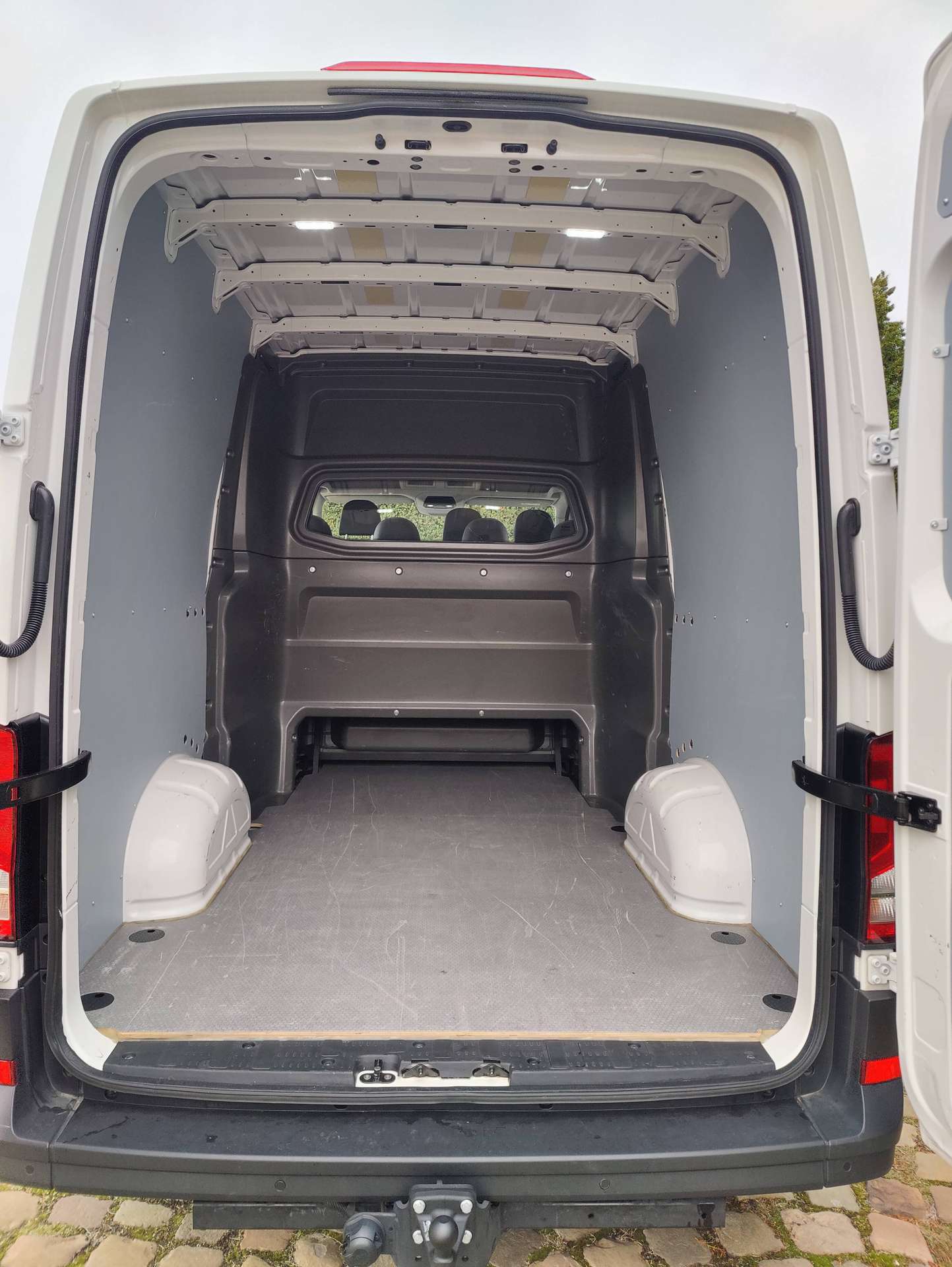 f784f39e-b004-4eb6-a132-5a50930e0ee211-volkswagen-crafter-crafter-2-0-cr-tdi-l3-7-plaatsen-20261010.jpg